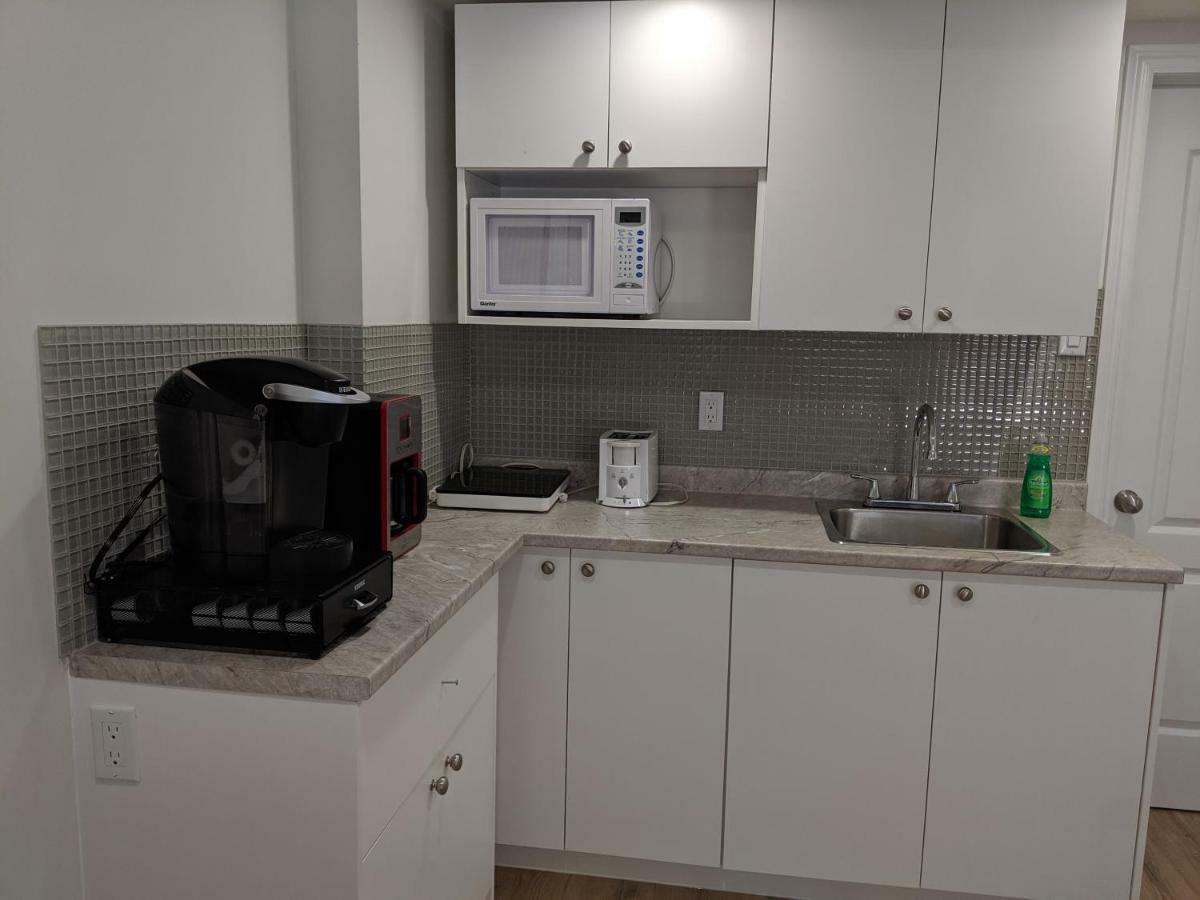Spacious Basement One Bedroom Apartment, Wifi. Montreal Luaran gambar